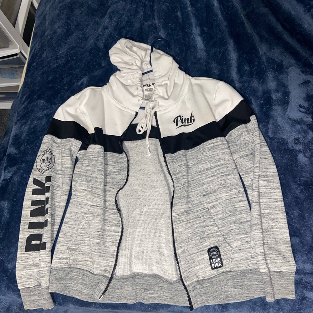 VS zip up